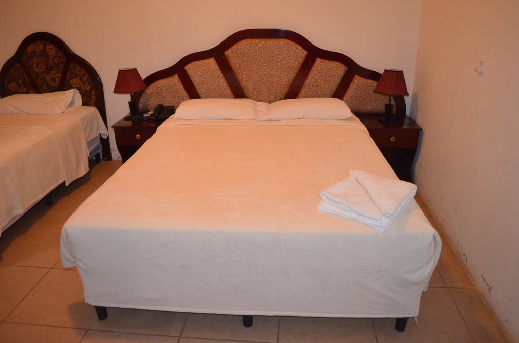 Hotel Brial Plaza Манагуа Экстерьер фото